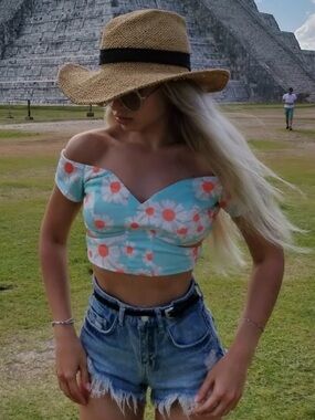 Off-Shoulder Daisy Print Crop Top, XS